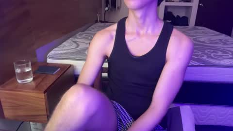 Snapshot of hiddendeseos chatting on 10/25/25, 07:30 hiddendeseos online show from 10/25/25, 07:30