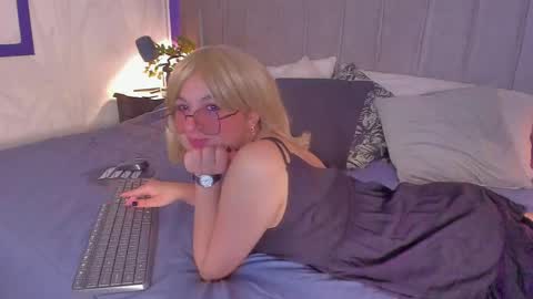 hidori_rem online show from 05/15/26, 03:24