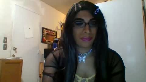 Snapshot of hihheelstranny chatting on 02/16/26, 11:28 hihheelstranny online show from 02/16/26, 11:28