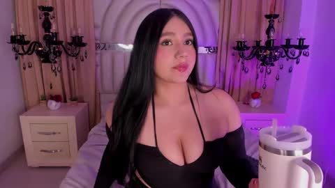 Snapshot of hiilaryfox chatting on 03/07/25, 11:05 HIILARY online show from 03/07/25, 11:05