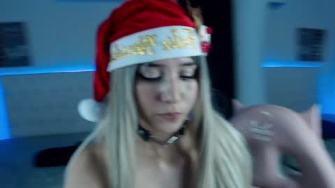 hikari_kagura online show from 12/21/24, 05:40