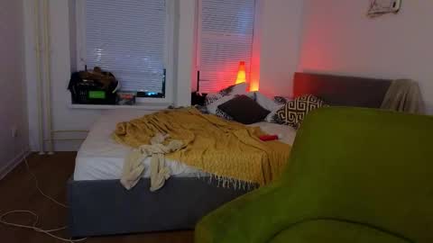 hikksidy online show from 09/08/25, 10:09