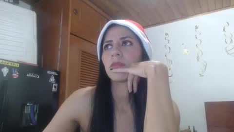 hilaril18 online show from 12/22/24, 01:12