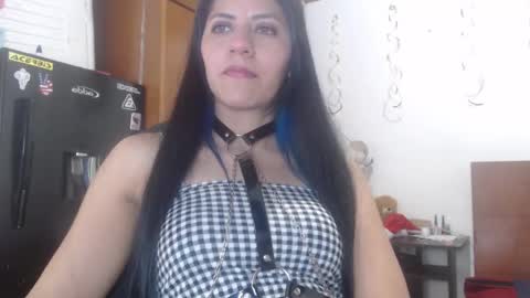 hilaril18 online show from 12/25/24, 05:48