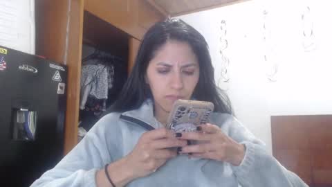 hilaril18 online show from 12/25/24, 08:51