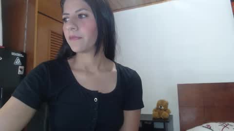 hilaril18 online show from 01/24/25, 12:09