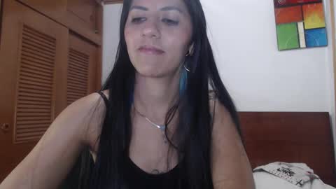 hilaril18 online show from 01/31/25, 05:09