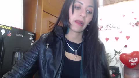 hilaril18 online show from 02/15/25, 02:15