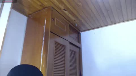 hilaril18 online show from 11/21/25, 12:10