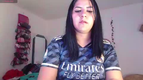 hilaril18 online show from 06/11/26, 02:53
