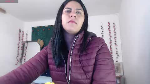 hilaril18 online show from 07/17/26, 10:58