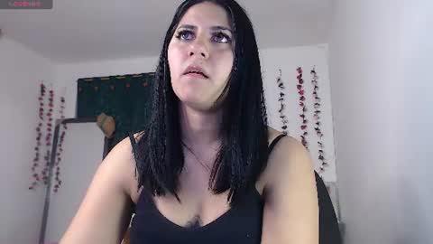 hilaril18 online show from 07/24/26, 10:19