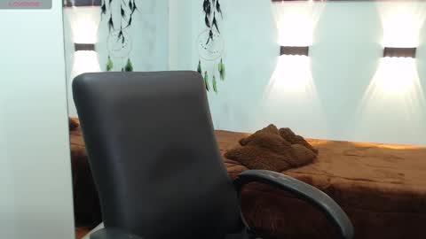 H I L A R Y online show from 02/09/25, 09:05