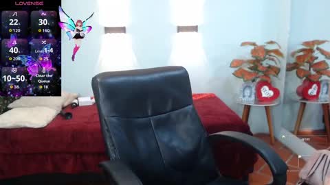 Snapshot of hilaryclowerx chatting on 10/05/25, 02:54 H I L A R Y online show from 10/05/25, 02:54