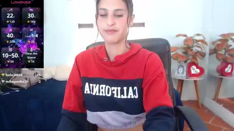 Snapshot of hilaryclowerx chatting on 10/19/25, 02:56 H I L A R Y online show from 10/19/25, 02:56