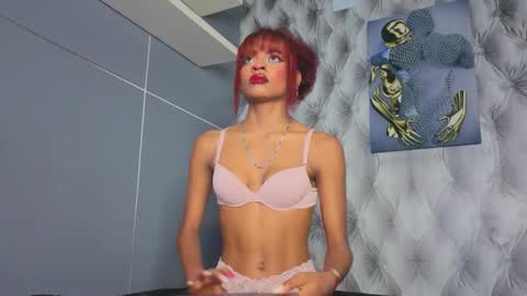 Snapshot of hillary_banks__ chatting on 09/18/25, 06:04  Hillary  online show from 09/18/25, 06:04