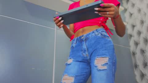 Snapshot of hillary_banks__ chatting on 09/21/25, 03:19  Hillary  online show from 09/21/25, 03:19