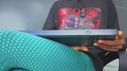 Snapshot of hillary_banks__ chatting on 09/28/25, 06:19  Hillary  online show from 09/28/25, 06:19