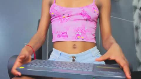 Snapshot of hillary_banks__ chatting on 10/17/25, 03:53  Hillary  online show from 10/17/25, 03:53