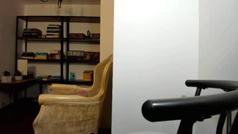 Snapshot of hillary_chen chatting on 09/12/25, 10:15 Hillary online show from 09/12/25, 10:15