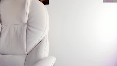 Snapshot of hillary_chen chatting on 09/16/25, 11:44 Hillary online show from 09/16/25, 11:44