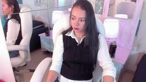 Snapshot of hillary_chen chatting on 11/03/25, 02:46 Hillary online show from 11/03/25, 02:46