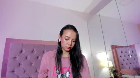 Snapshot of hillary_chen chatting on 11/27/25, 03:08 Hillary online show from 11/27/25, 03:08