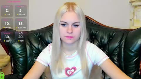 Snapshot of hilleva chatting on 09/24/25, 11:30 hilleva online show from 09/24/25, 11:30