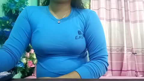 himuhimu22 online show from 12/28/24, 06:06