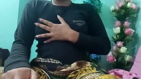 himuhimu22 online show from 12/31/24, 12:46