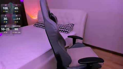 Snapshot of hinajeen chatting on 11/27/25, 09:00 Sexy Hina online show from 11/27/25, 09:00