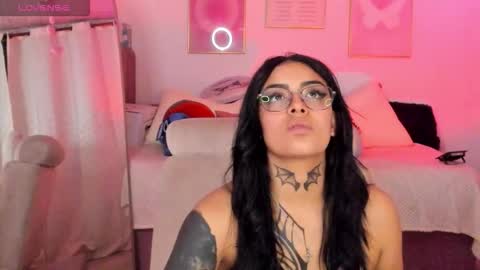 Snapshot of hinataweed01 chatting on 09/17/25, 02:57 Karol Independent Model online show from 09/17/25, 02:57