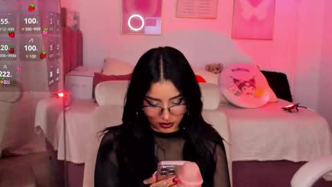 Snapshot of hinataweed01 chatting on 09/28/25, 12:05 Karol Independent Model online show from 09/28/25, 12:05