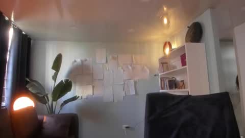 Hinnata online show from 10/19/25, 01:01