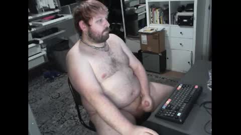 Snapshot of hipguy91 chatting on 12/14/25, 03:56 hipguy91 online show from 12/14/25, 03:56