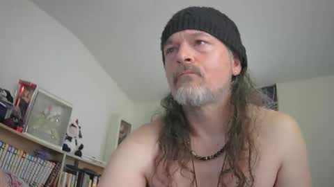 hippiedad333 online show from 05/17/26, 04:58