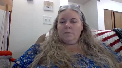 Snapshot of hippysnewhere chatting on 05/12/26, 03:25 hippysnewhere online show from 05/12/26, 03:25