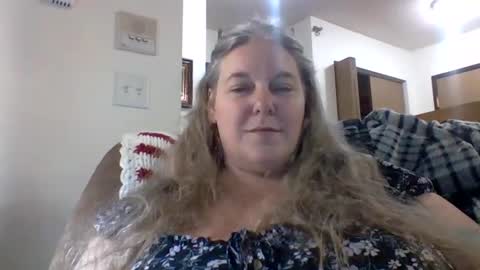 Snapshot of hippysnewhere chatting on 05/16/26, 11:14 hippysnewhere online show from 05/16/26, 11:14