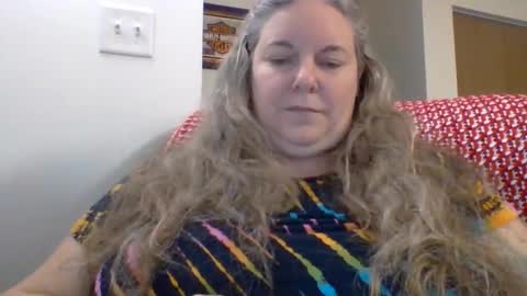 Snapshot of hippysnewhere chatting on 06/10/26, 05:01 hippysnewhere online show from 06/10/26, 05:01