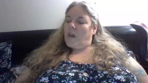 hippysnewhere online show from 07/14/26, 09:03