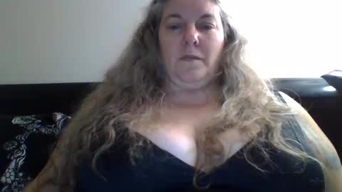 hippysnewhere online show from 07/16/26, 09:04