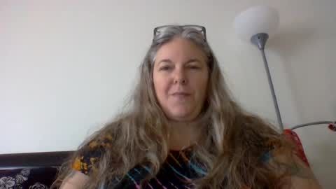 hippysnewhere online show from 07/25/26, 09:56