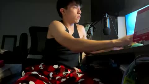 hispanicguy10 online show from 11/13/25, 05:39