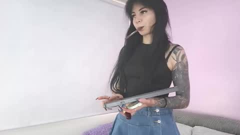 hiyakasudere_ online show from 10/30/25, 06:41