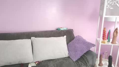 hiyakasudere_ online show from 11/17/25, 06:46