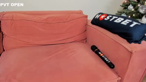 Snapshot of hlopushkahouse chatting on 01/06/25, 04:13 Milana and Batman online show from 01/06/25, 04:13