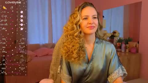 Snapshot of hloya_jons chatting on 09/24/25, 01:42 Ksenia online show from 09/24/25, 01:42