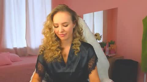 Snapshot of hloya_jons chatting on 10/11/25, 03:17 Ksenia online show from 10/11/25, 03:17