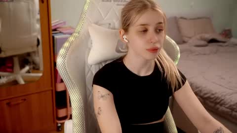 Holly online show from 05/06/26, 06:02