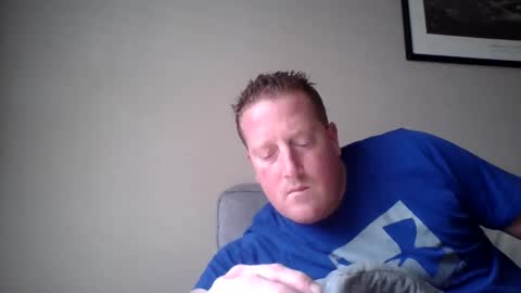 Snapshot of hockey258387 chatting on 01/04/25, 04:22 THE MAN online show from 01/04/25, 04:22